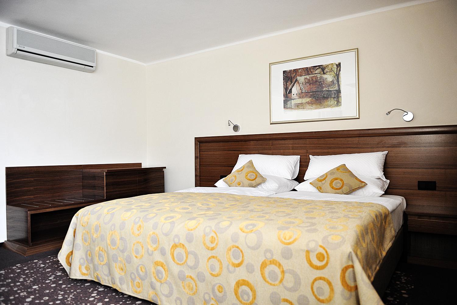 Hotel Piramida Maribor Oda fotoğraf
