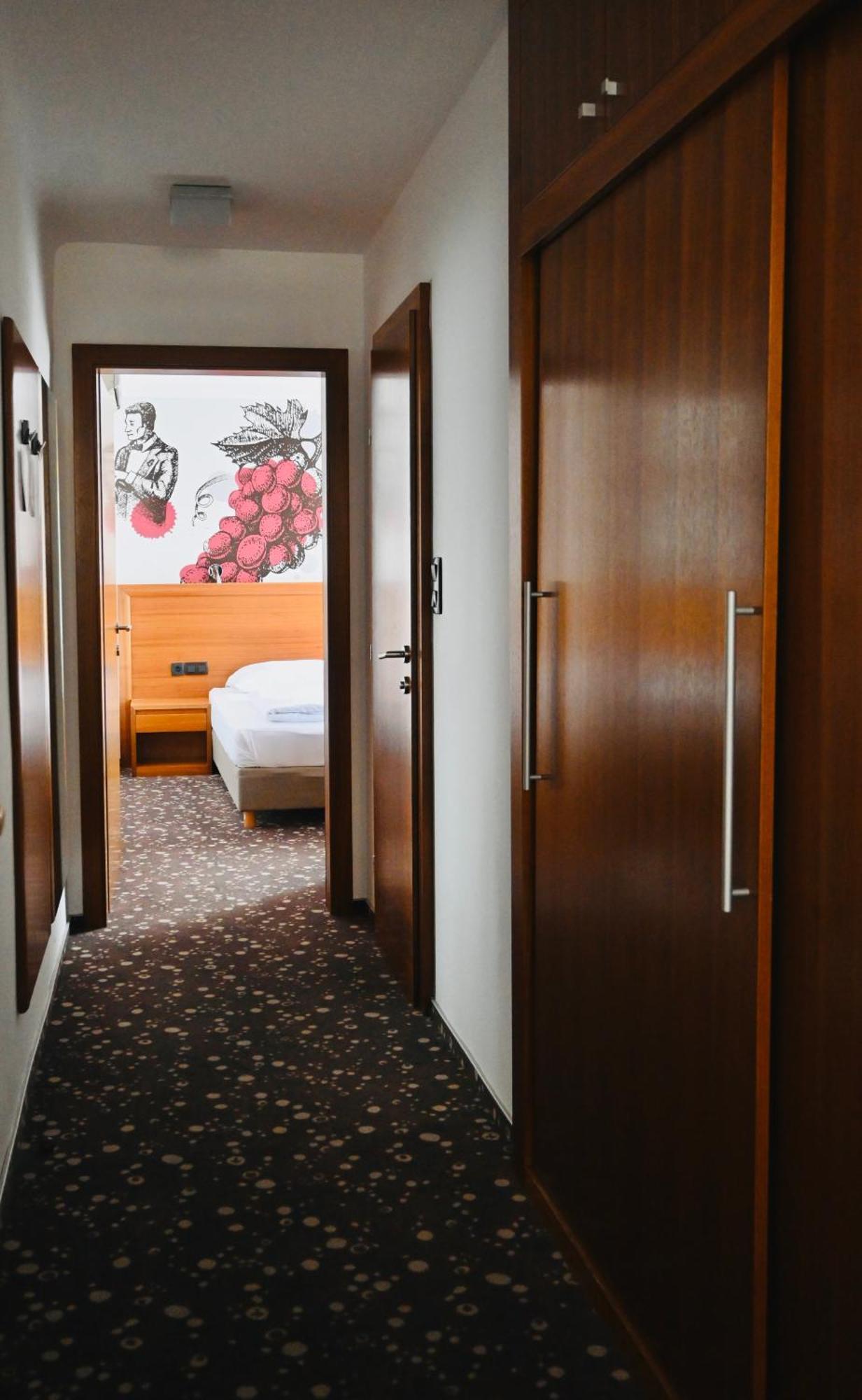 Hotel Piramida Maribor Dış mekan fotoğraf
